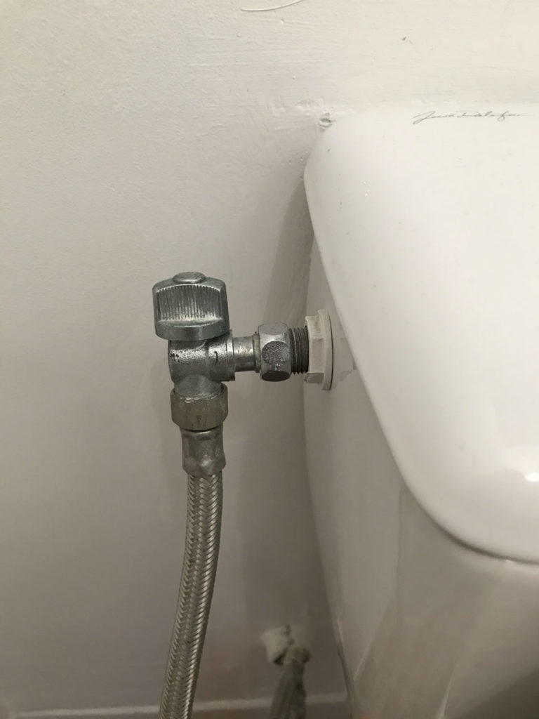 3 astuces qui permettent de repérer une fuite WC